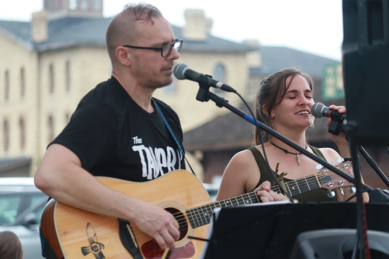 people summer music farmers market island concert